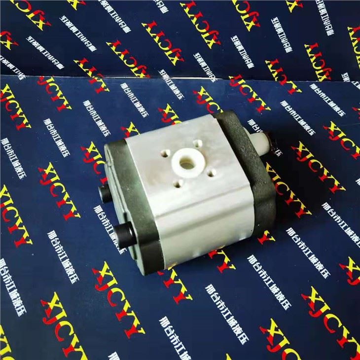 John Deere Tractor Gear Pump AL15149